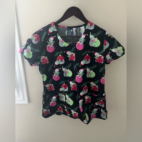 Zoé & Chloe Christmas Scrubs - Picture 2 of 7